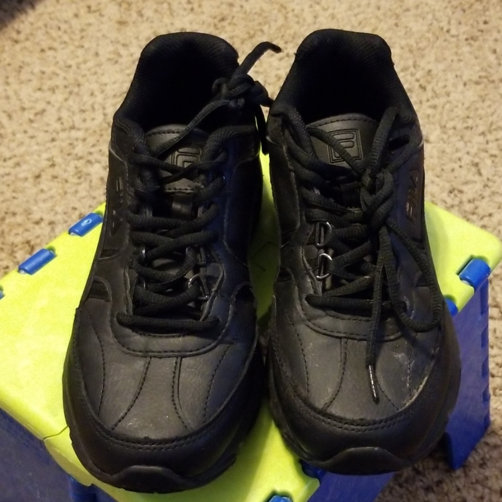Fila non slip work shoes as is
